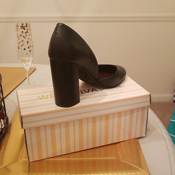 Pumps - Picture 3 of 6